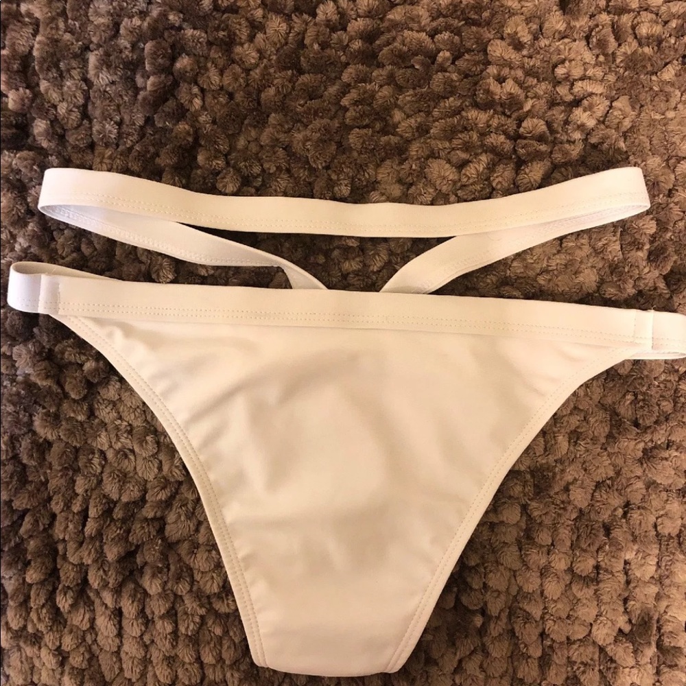 White Micro Brazilian Cut / Triangle Top large - Picture 10 of 10